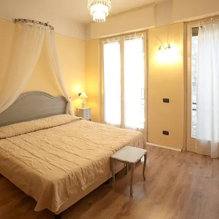 Piazza Umberto I Apartment *