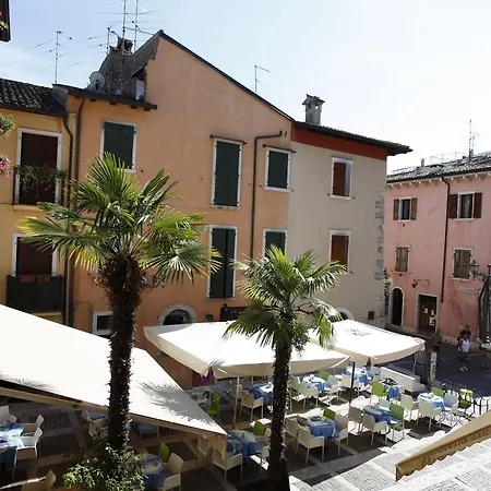 Piazza Umberto I * Torri Del Benaco